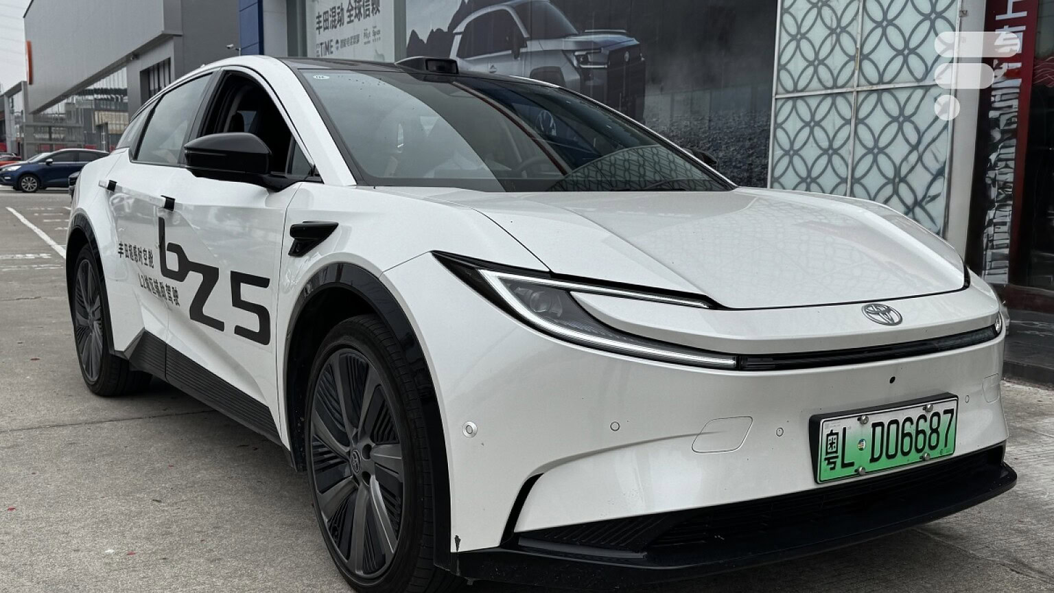Toyota BZ5: il crossover elettrico che sfida i cinesi convince davvero?