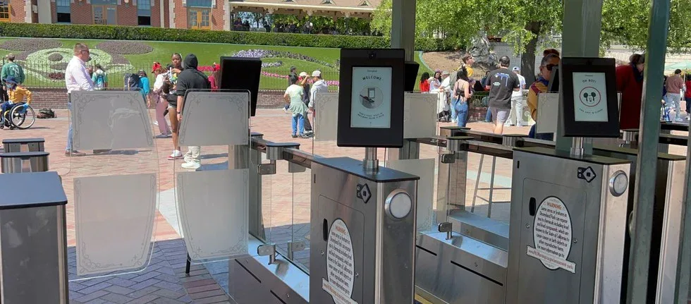 Disneyland introduce il riconoscimento facciale all'entrata_1