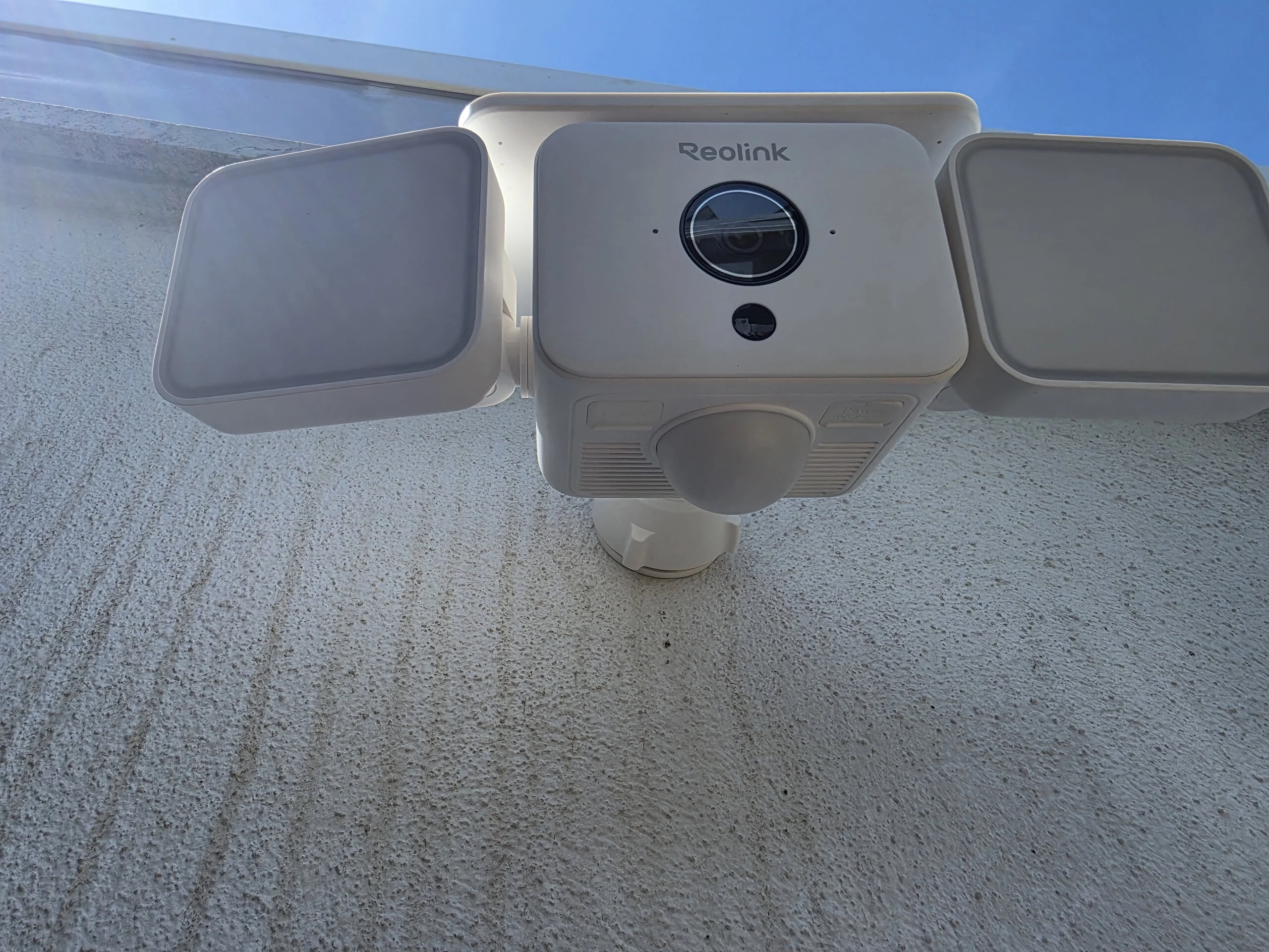Reolink Solar Floodlight Cam - caratteristiche Reolink Solar Floodlight Cam - caratteristiche