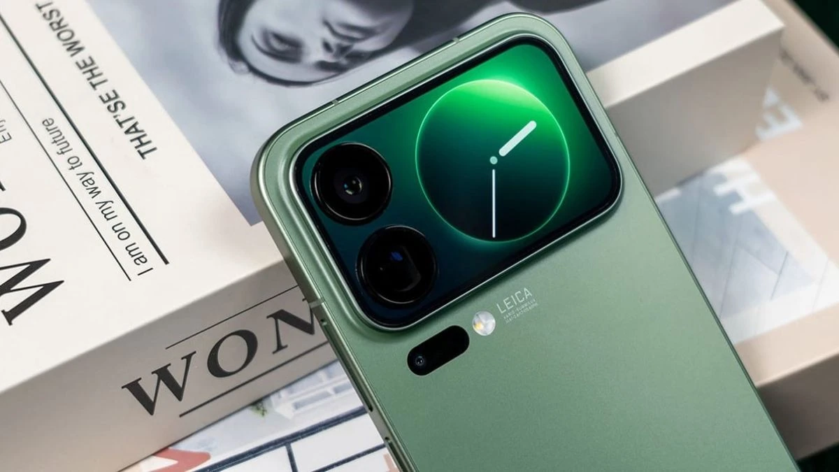 Xiaomi 18 Pro avrà doppia cam da 200 MP e una batteria pazzesca
