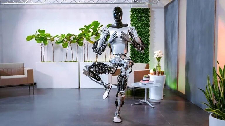 Tesla parte con la produzione di Optimus, il suo robot