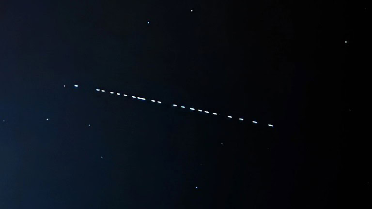 Starlink, un altro satellite esploso in orbita misteriosamente