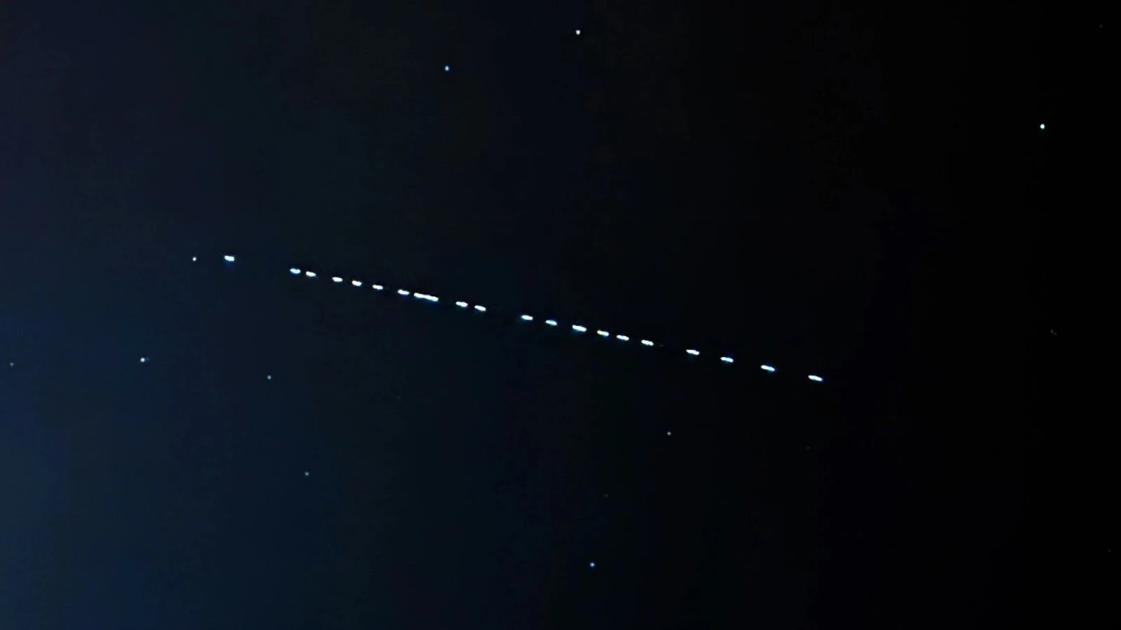 Starlink, un altro satellite esploso in orbita misteriosamente