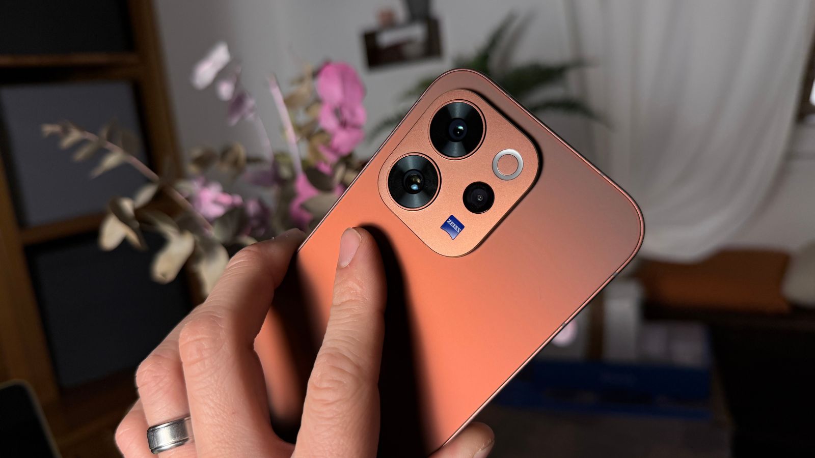 Vivo V70