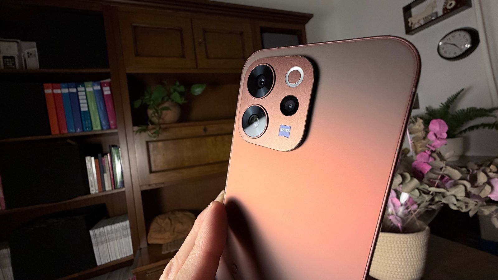 Vivo V70