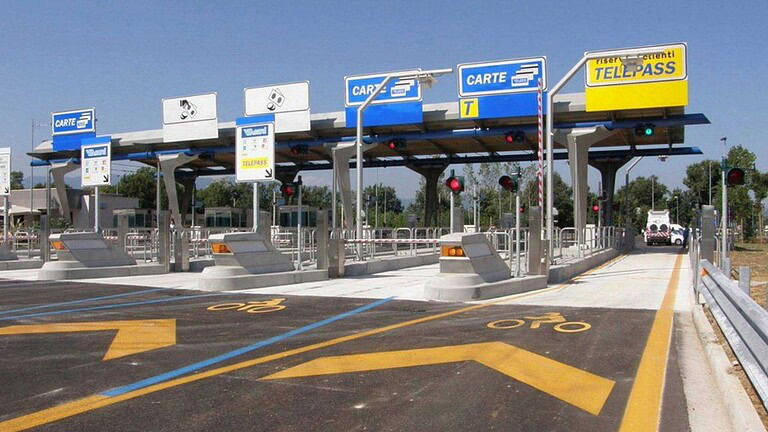 Pedaggi autostradali, gli italiani spendono 10 miliardi di euro l'anno