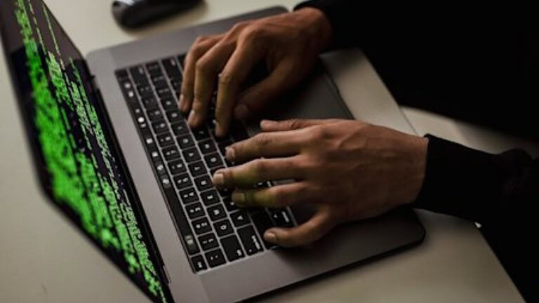 Morpheus: lo spyware italiano che colpisce Android con un trucco banale