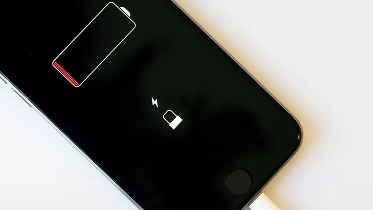 iPhone allo 0% non si riaccende più: c'è la soluzione, ecco come risolvere