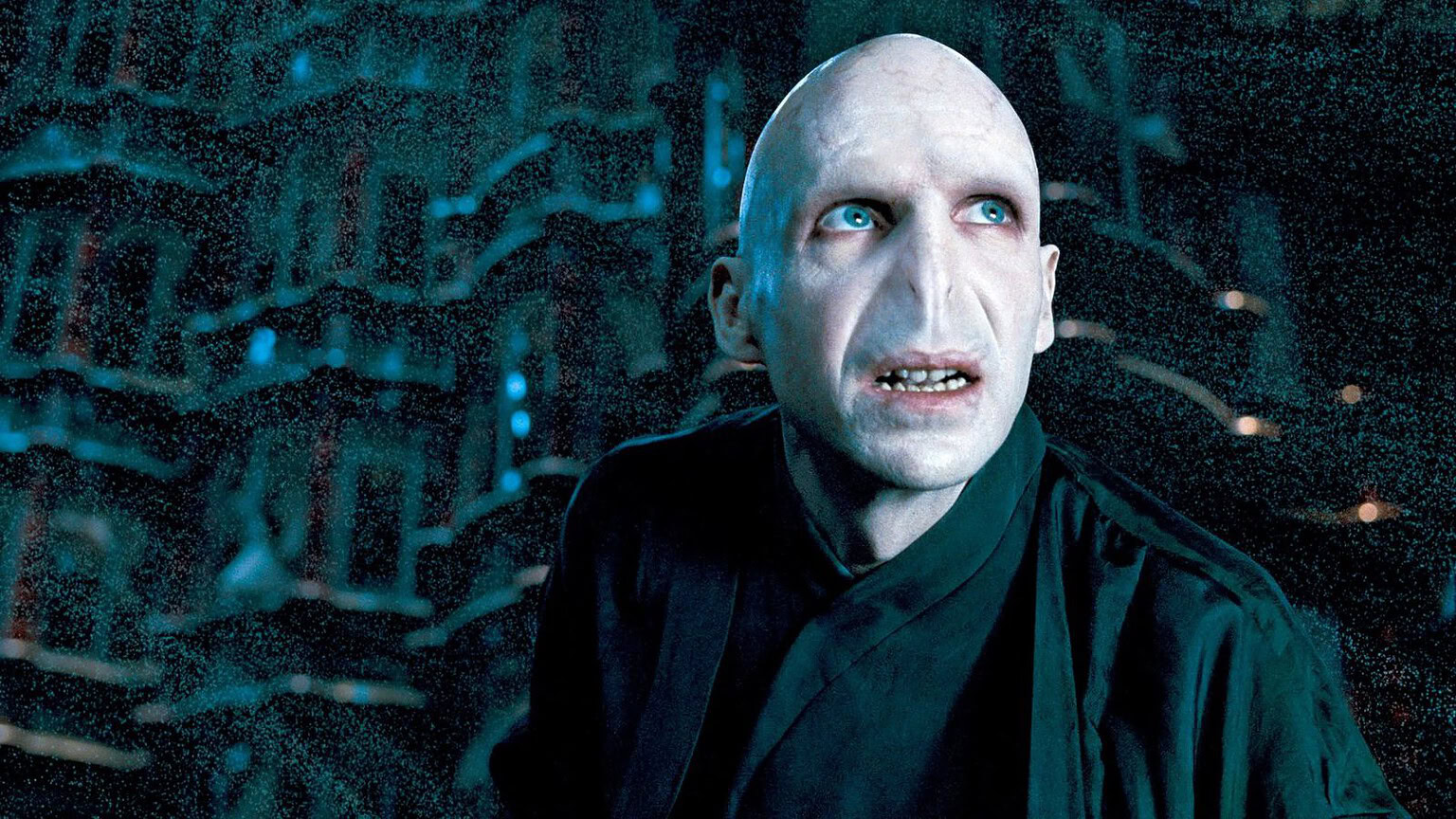 Harry Potter, la serie: Ralph Fiennes pensa ad una donna per Voldemort