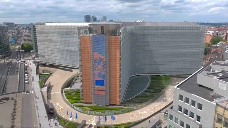 Signal: la Commissione Europea ordina lo stop alle chat dei funzionari