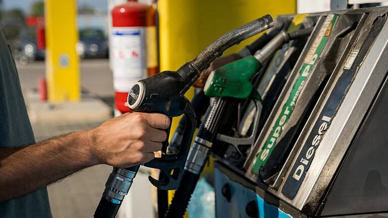 Accise carburanti: proroga di 15 giorni e sconto per i redditi bassi