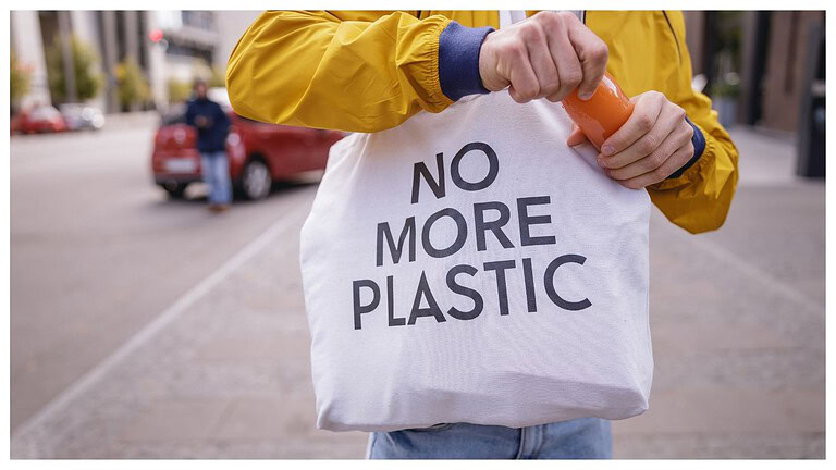 dipendenza italiana plastica petrolio