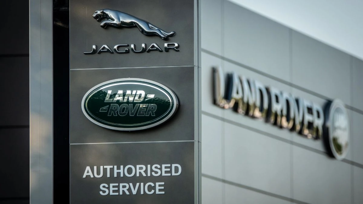 Jaguar Land Rover richiama 170.000 SUV: colpa di un microchip
