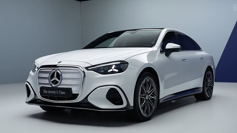 Mercedes Classe C elettrica svelata: i numeri che fanno tremare Tesla