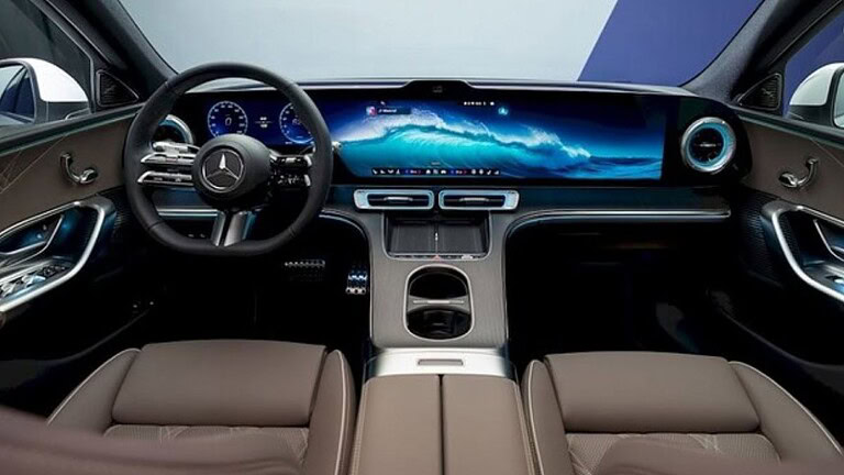 Mercedes riporta i pulsanti fisici: addio al tutto touchscreen