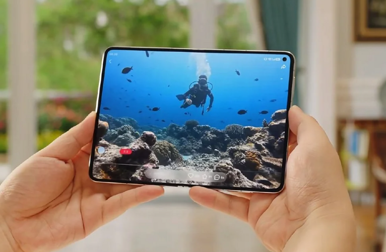 Huawei Pura X Max - design Huawei Pura X Max - design