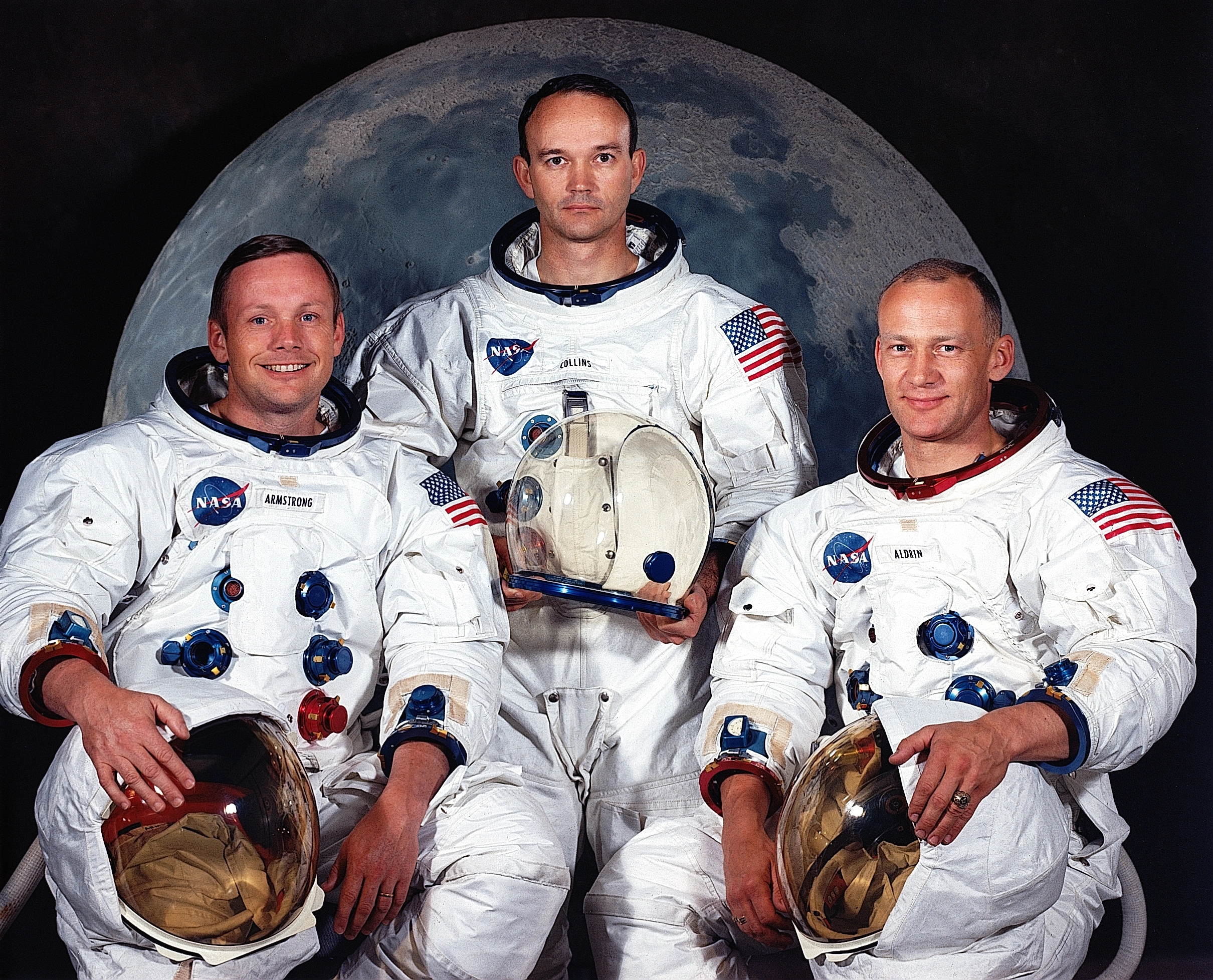 NASA: perché le tute degli astronauti non sono più bianche ma arancioni_1
