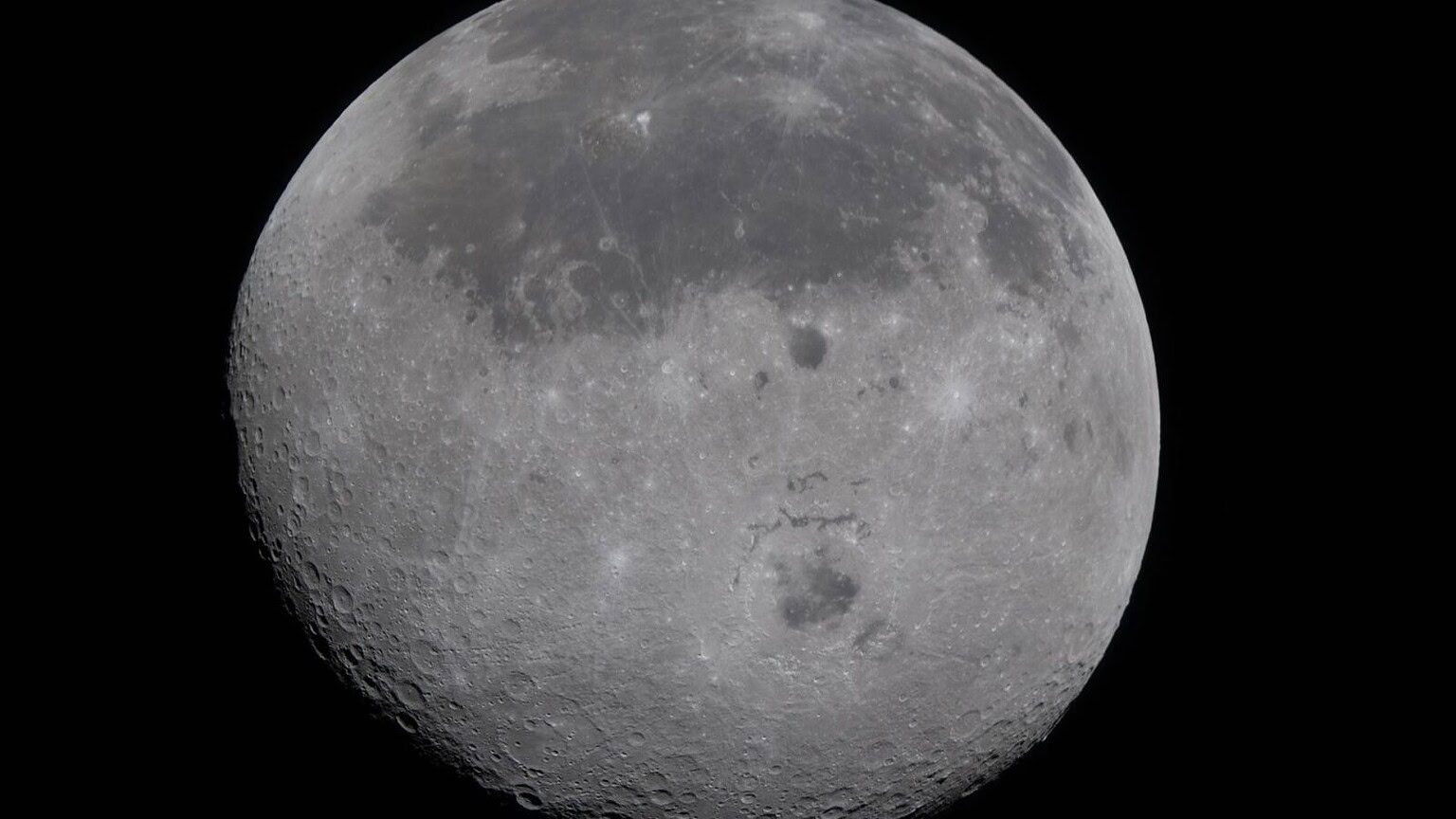 Artemis II batte un record storico e dà un nome a un cratere lunare - Artemis II record storico