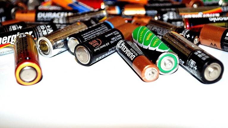 Batterie senza anodo: autonomia smartphone raddoppiata, ecco come