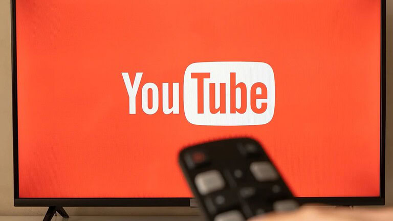 YouTube ha un bug: le pubblicità fanno saltare avanti i video