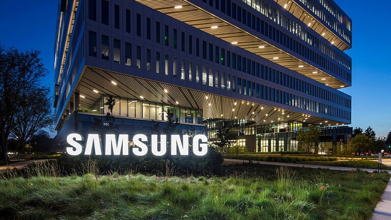 Samsung prepara un pieghevole enorme per battere iPhone sul tempo