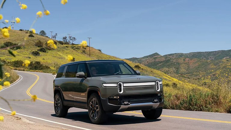 Rivian, il CEO guadagna oltre 400 milioni: ecco come