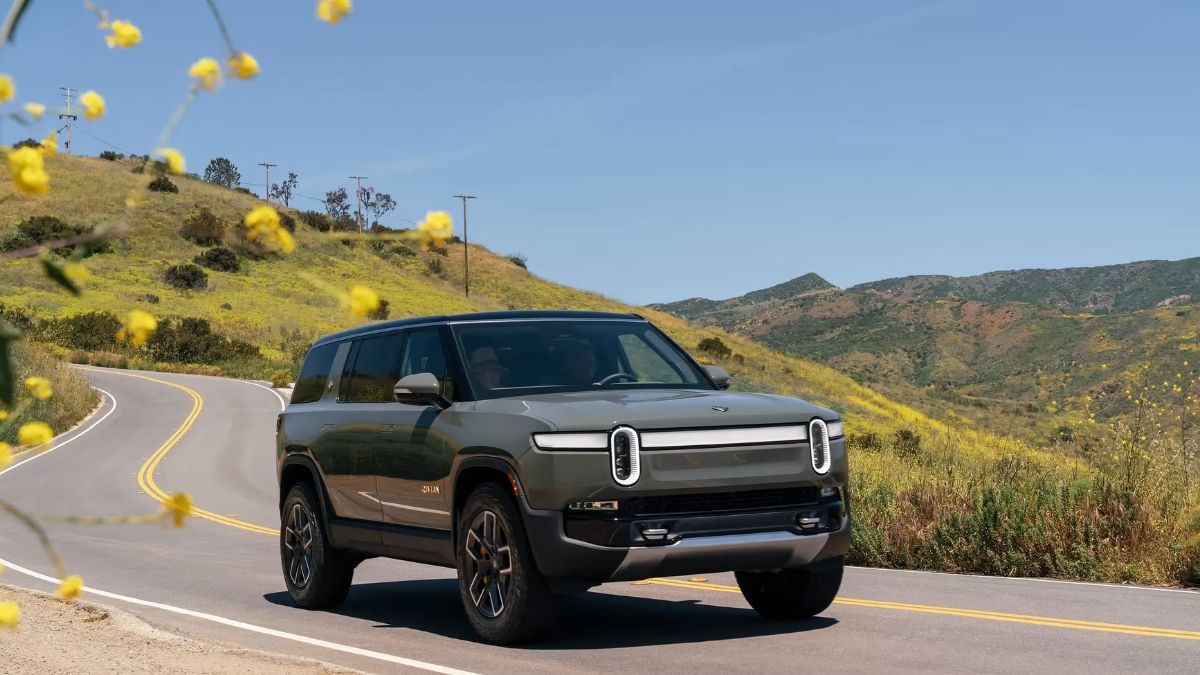 Rivian, il CEO guadagna oltre 400 milioni: ecco come