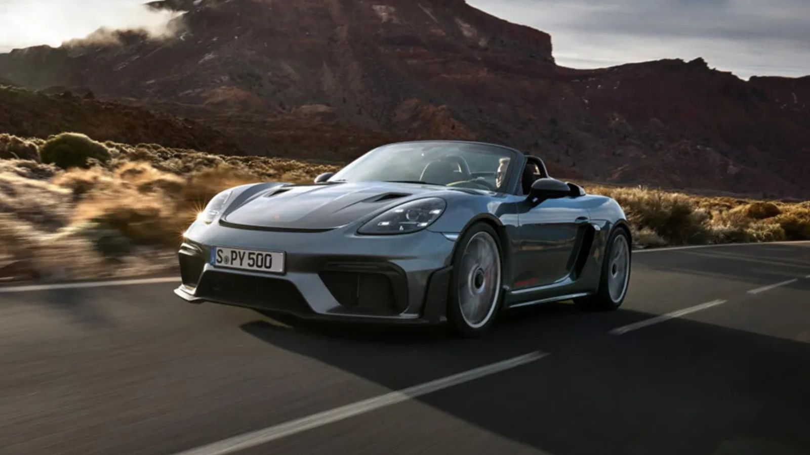 Porsche riporta i motori a benzina al centro: la svolta