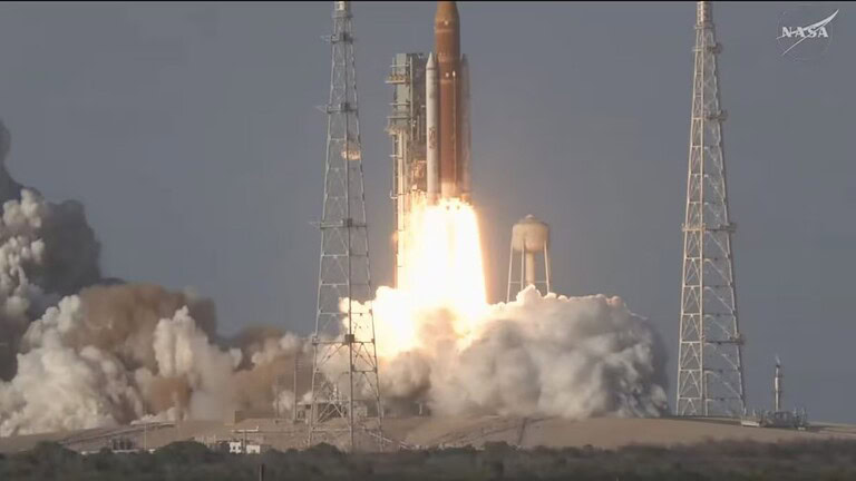 Artemis II abbandona l'orbita terrestre: è ufficialmente in viaggio verso la Luna