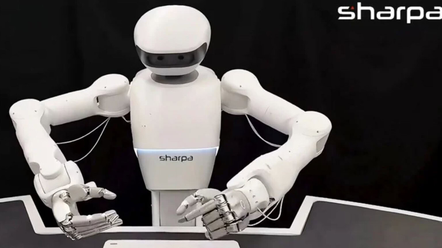 Sharpa: il robot che sbuccia una mela con due mani lascia tutti a bocca aperta