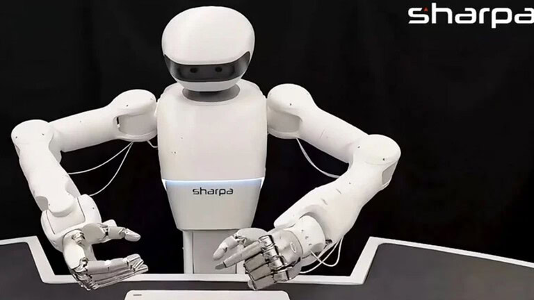 Sharpa: il robot che sbuccia una mela con due mani lascia tutti a bocca aperta