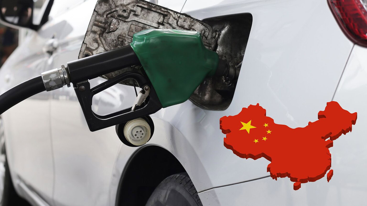 Benzina in Cina, prezzi alle stelle: le auto elettriche non bastano