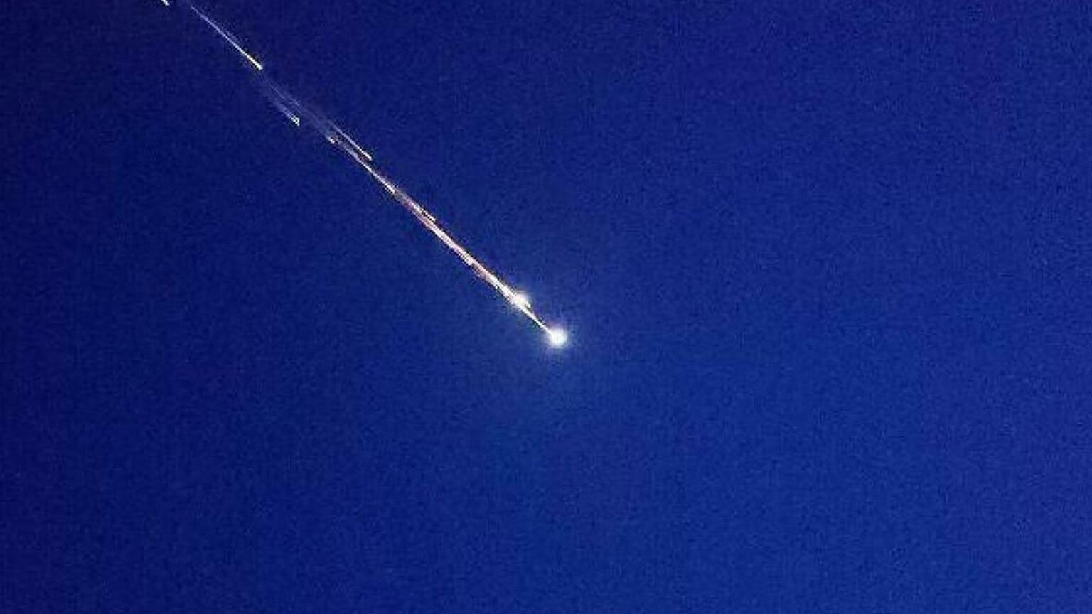 Scia luminosa in Puglia: ecco cosa ha attraversato il cielo il 13 aprile