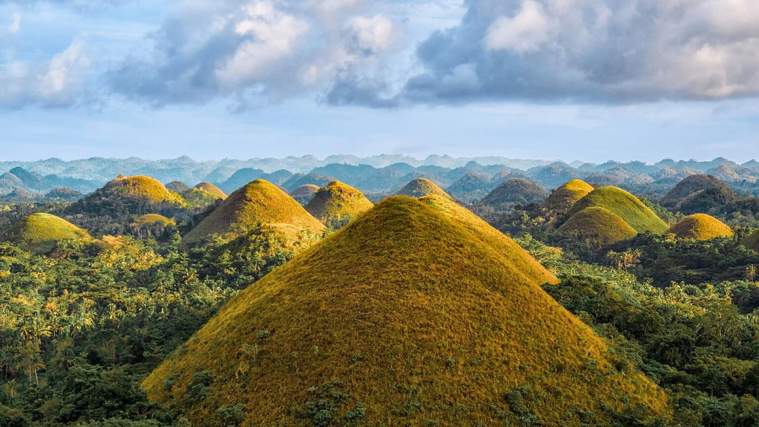 Chocolate Hills: le colline di cioccolato che non sembrano vere