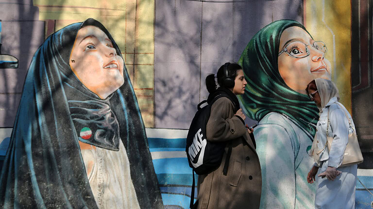 Trump e le donne iraniane: foto reali ma ritoccate dall'IA - donne iraniane foto IA