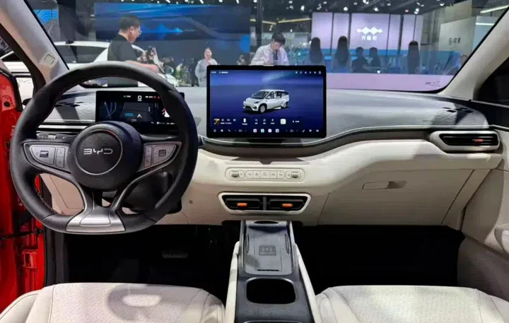 BYD Dolphin Surf - caratteristiche BYD Dolphin Surf 2026, più autonomia e LiDAR per sfidare le elettriche compatte_4