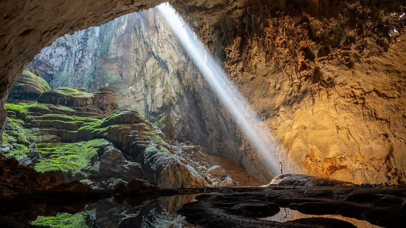 Hang Son Doong: la grotta più grande del mondo persa per 17 anni