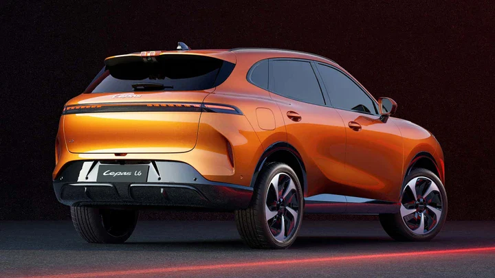 Chery Lepas L6 - dettaglio Chery Lepas L6 debutta alla Milano Design Week 2026 con versioni ibrida e elettrica. Autonomia elevata e design ispirato al leopardo_1