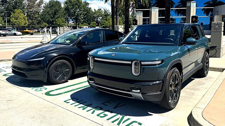 Rivian R2 vs Tesla Model Y: sembrano arrivare da due pianeti diversi