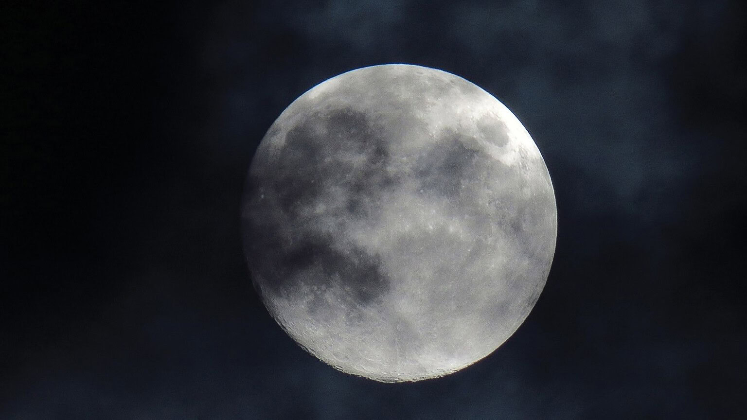 Luna: perché il "lato oscuro" non esiste e come si chiama davvero