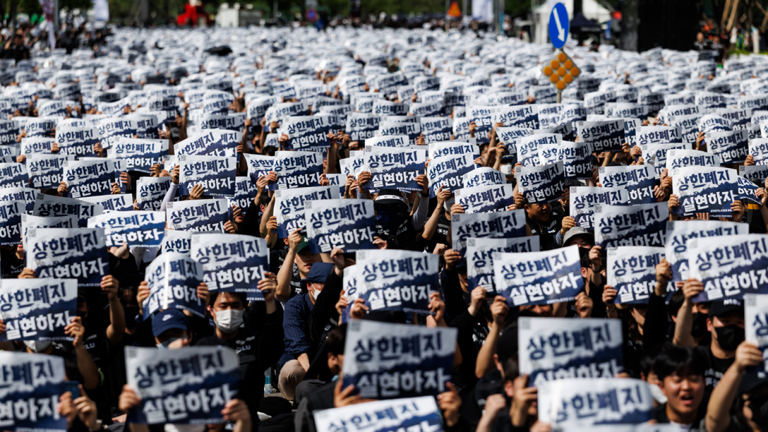 Samsung, oltre 30.000 dipendenti in piazza: il bonus richiesto è enorme - sindacato Samsung bonus