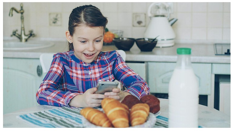 smartphone a tavola