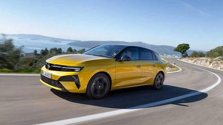 squali nascosti Opel Astra