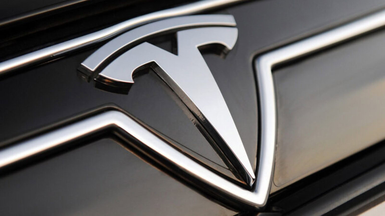 Tesla Smart Summon NHTSA