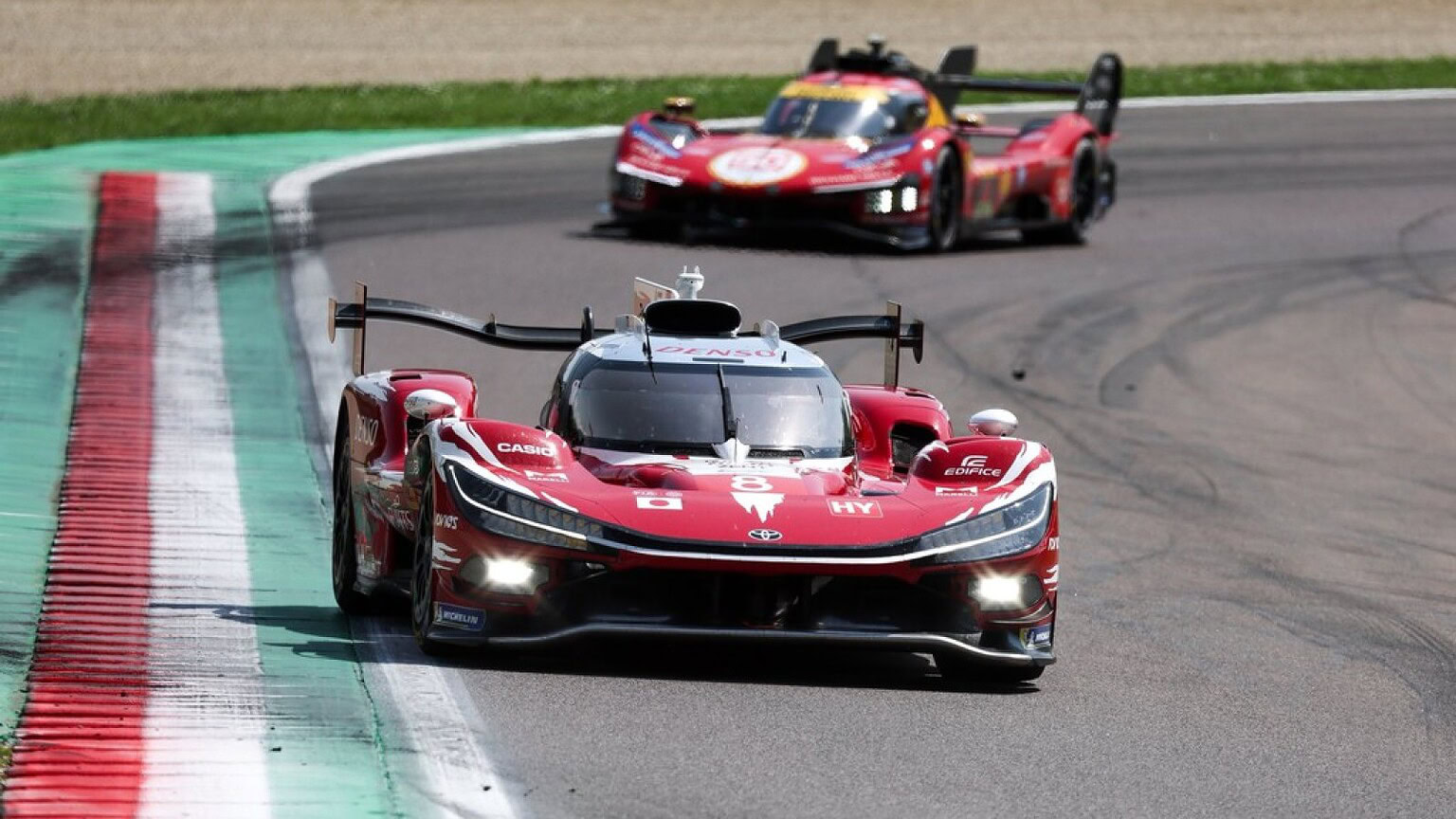Toyota batte Ferrari a Imola: nessuno se lo aspettava - Toyota batte Ferrari Imola