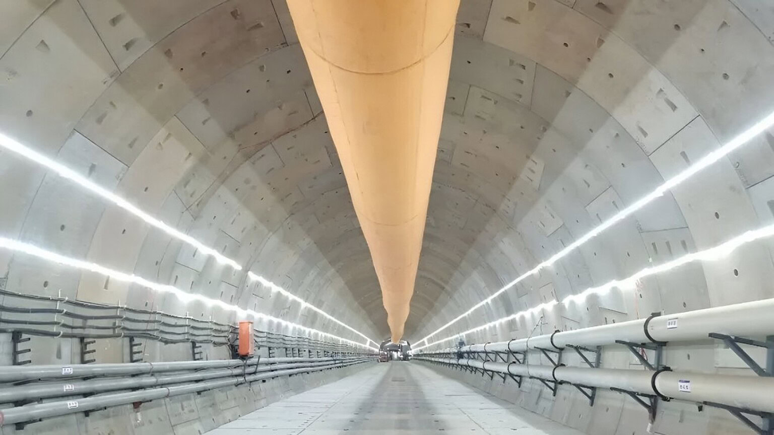 Cina, il tunnel sottomarino da record per l'alta velocità è pazzesco - tunnel sottomarino Cina