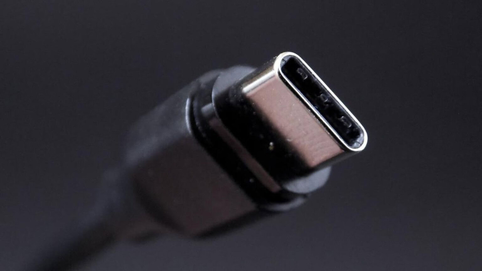 USB-C obbligatorio sui laptop in Europa: il cambiamento avverrà a fine aprile