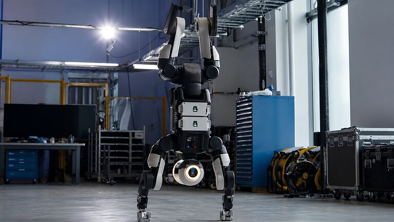 Robot Atlas fa la verticale e resta in equilibrio: il video è impressionante