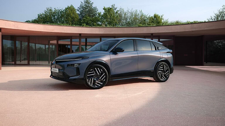 Lancia Gamma è ufficiale: ecco il nuovo crossover italiano