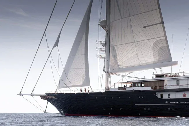 Jeff Bezos vuole vendere Koru, il suo mega yacht: il motivo è particolare